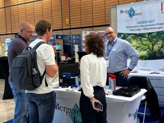Visitors at the PFINDER Booth 2